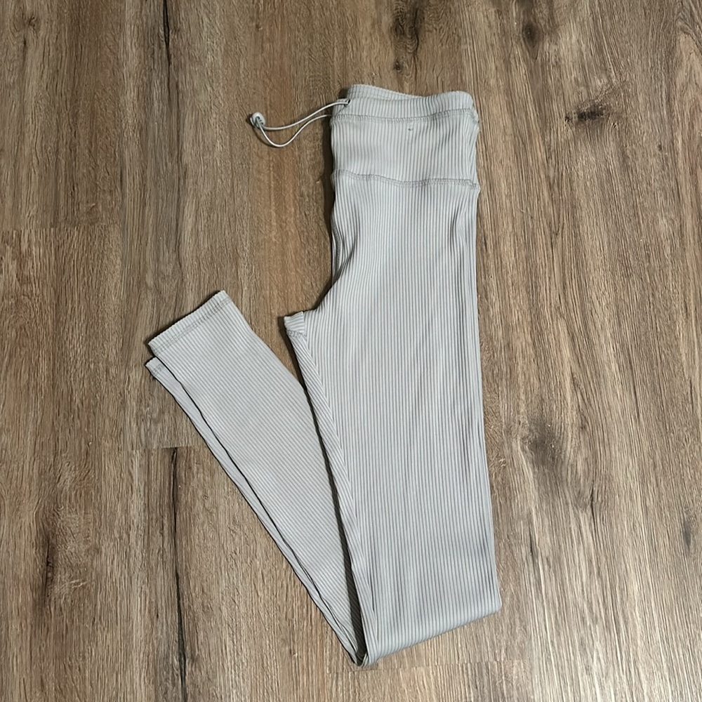 Forever 21 Gray Ribbed Leggings Size Small